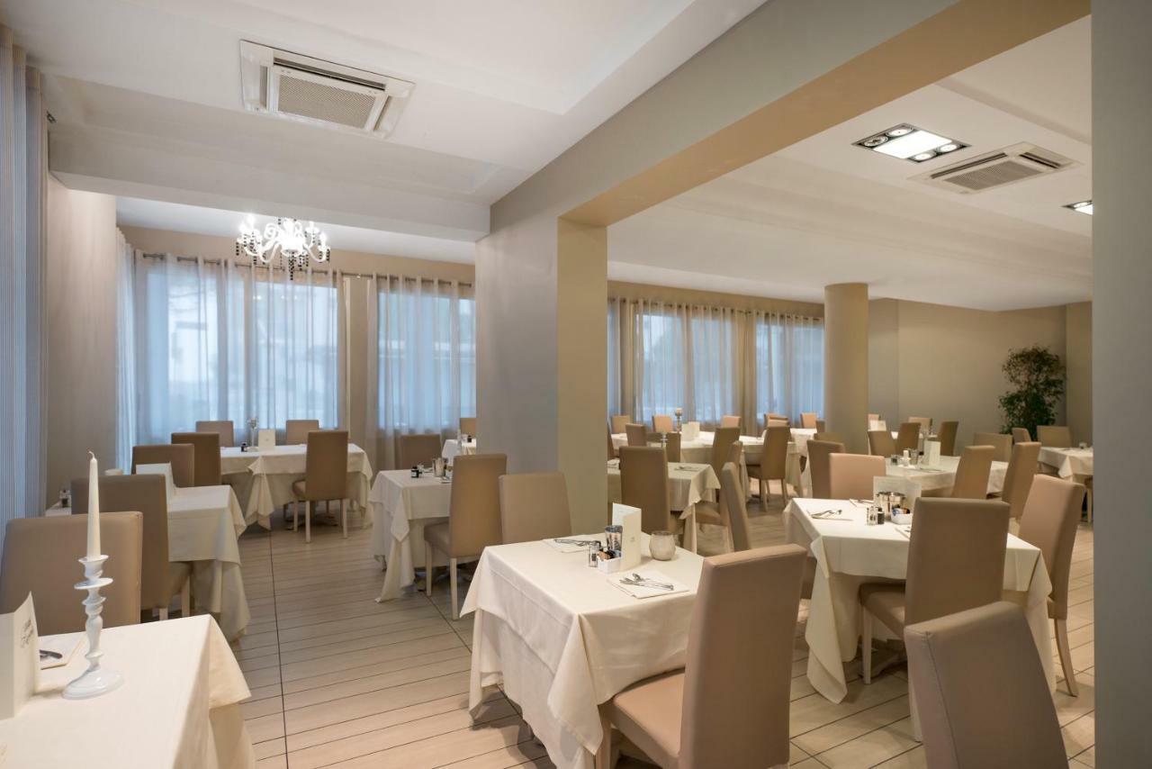 Hotel Fiamma & Spa 체제나티코 외부 사진